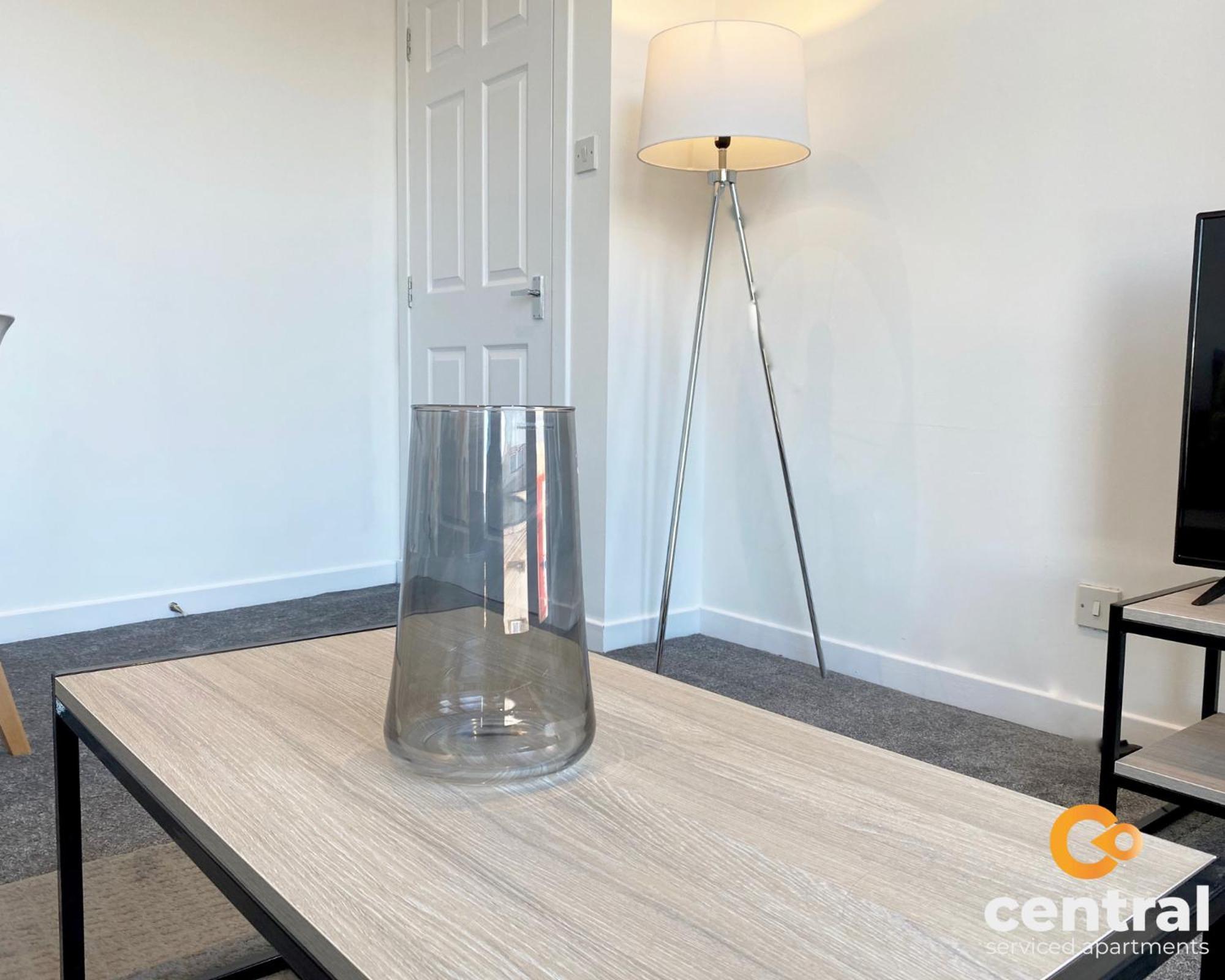 Central Serviced Apartments: City-Center Comfort with Parking & Wi-Fi Dundee Exterior photo
