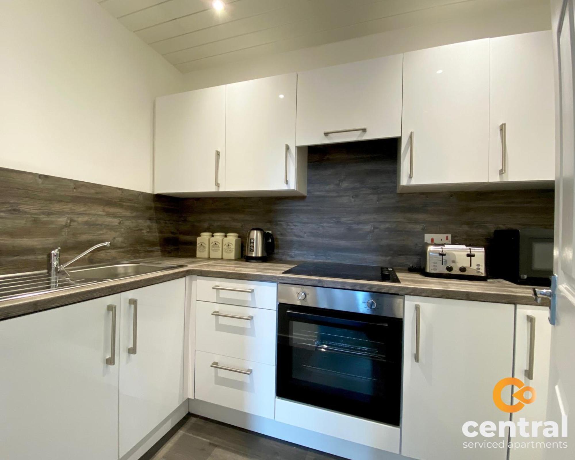 Central Serviced Apartments: City-Center Comfort with Parking & Wi-Fi Dundee Exterior photo
